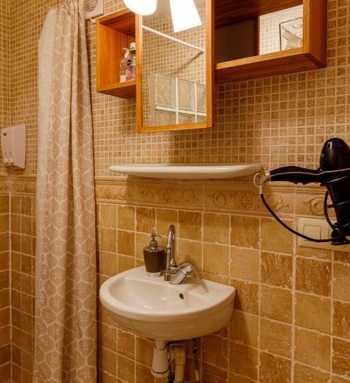 غرفة قياسية, Dios Esta Bien