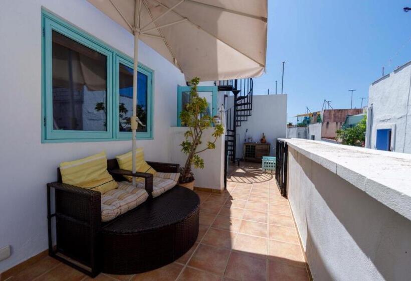 غرفة قياسية مزوَّدة بتراس, Dios Esta Bien