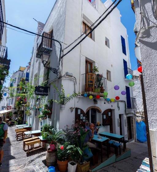 غرفة قياسية مزوَّدة بتراس, Dios Esta Bien