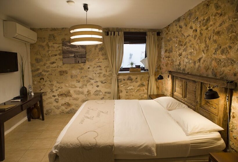Quarto Estandar, Dios Esta Bien