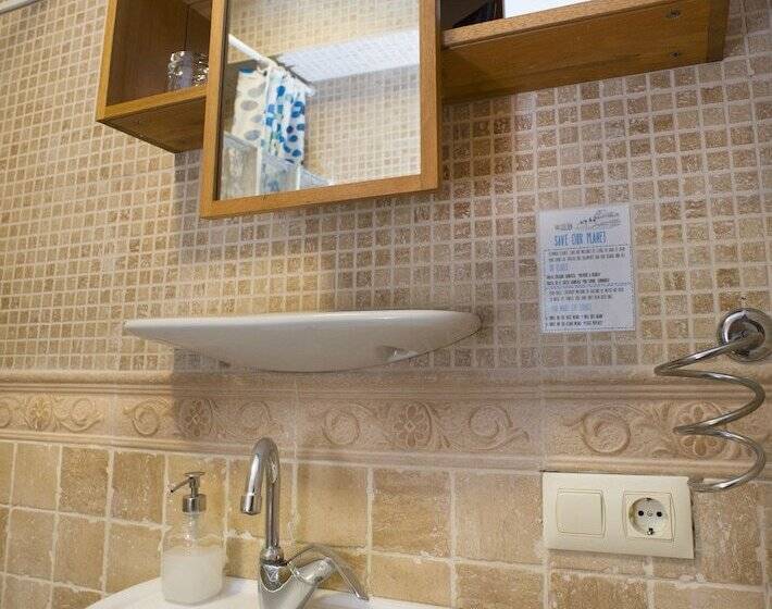 غرفة قياسية, Dios Esta Bien