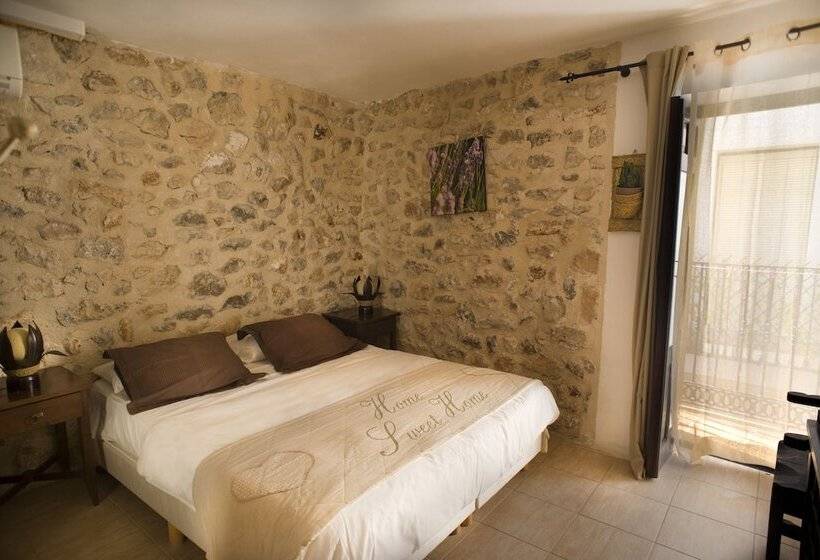 غرفة قياسية ثلاثية مزودة بشرفة, Dios Esta Bien