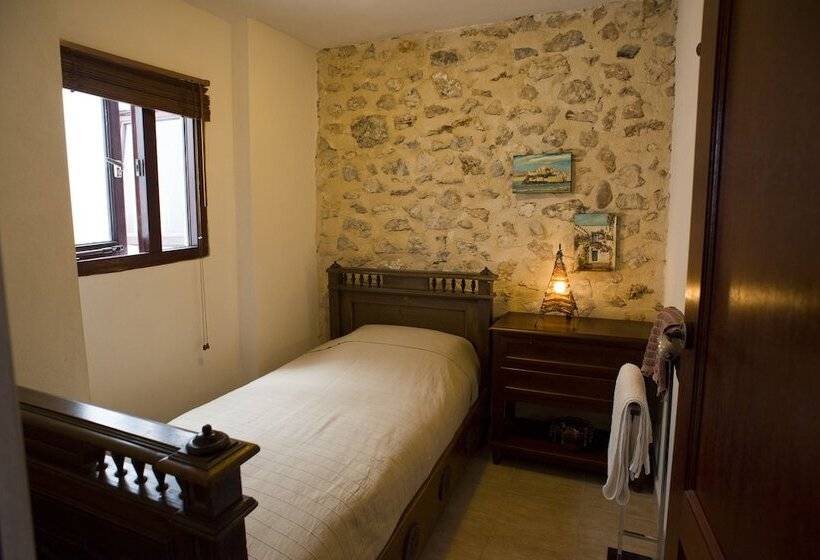 غرفة قياسية ثلاثية مزودة بشرفة, Dios Esta Bien