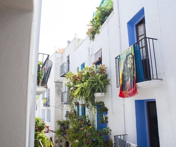 غرفة قياسية ثلاثية مزودة بشرفة, Dios Esta Bien