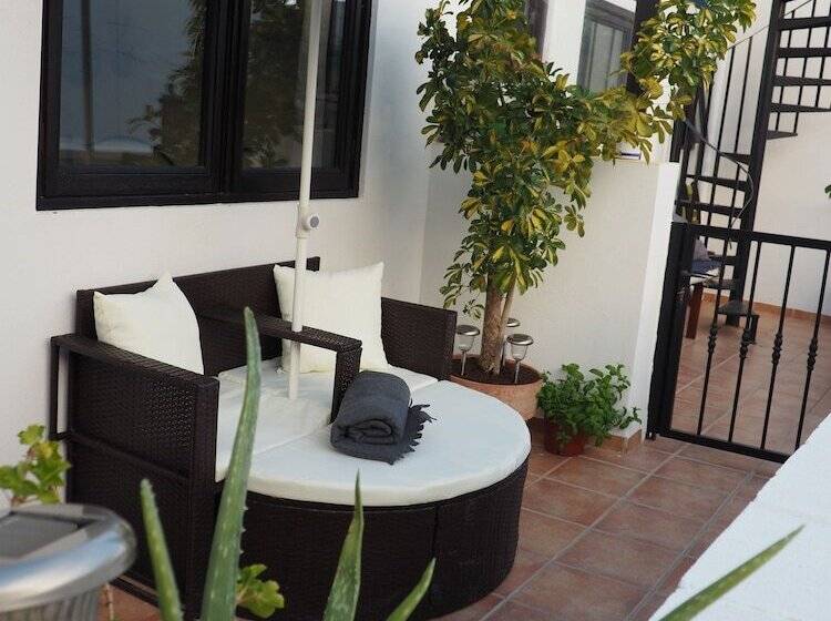 Quarto Estandar com Terraço, Dios Esta Bien