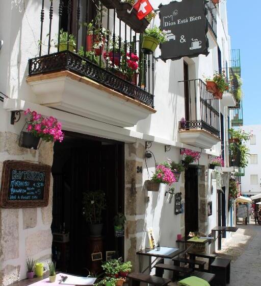 غرفة قياسية ثلاثية مزودة بشرفة, Dios Esta Bien