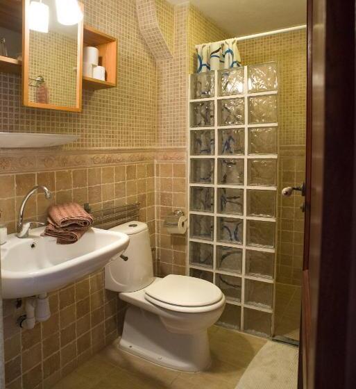 غرفة قياسية ثلاثية مزودة بشرفة, Dios Esta Bien