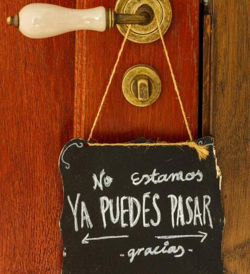 غرفة قياسية مزوَّدة بتراس, Dios Esta Bien