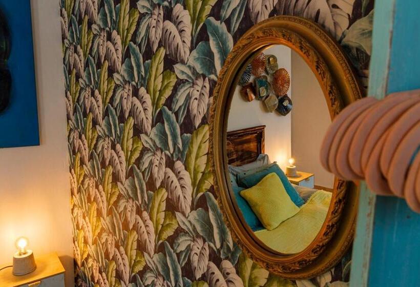 غرفة قياسية مزوَّدة بتراس, Dios Esta Bien