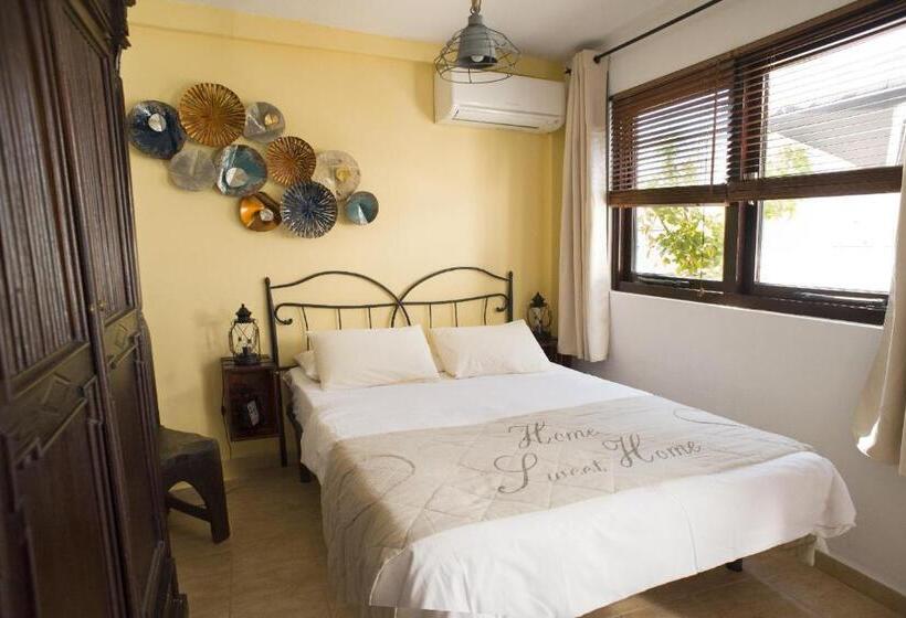 غرفة قياسية مزوَّدة بتراس, Dios Esta Bien