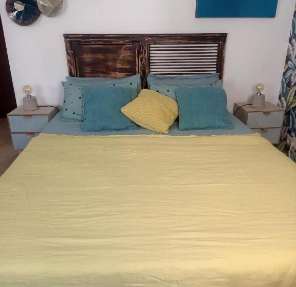 غرفة قياسية مزوَّدة بتراس, Dios Esta Bien