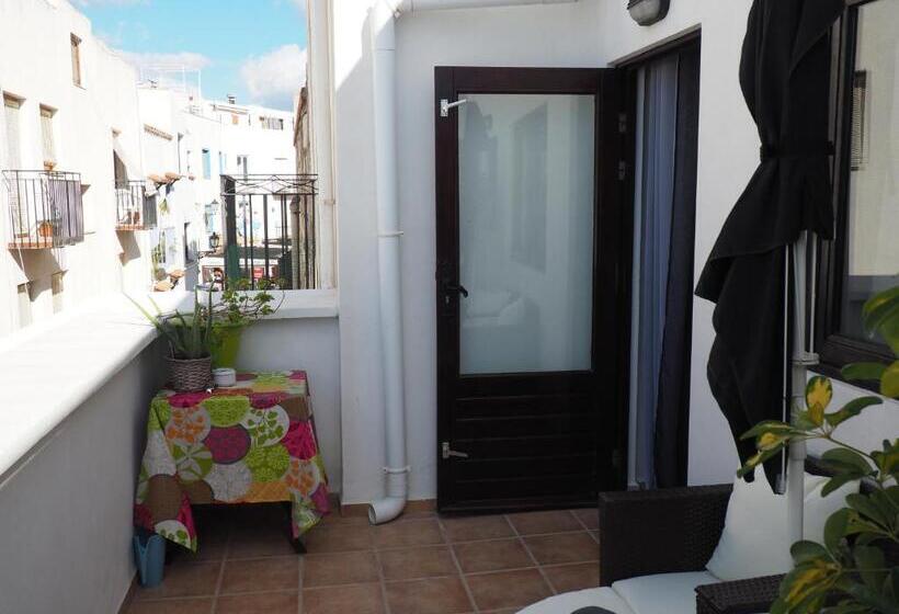 غرفة قياسية مزوَّدة بتراس, Dios Esta Bien