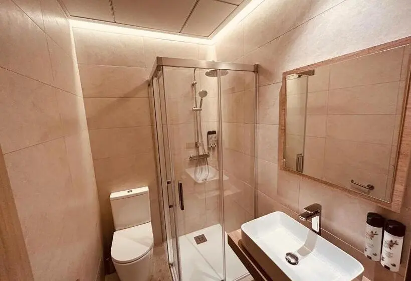 اتاق لوکس, Nommadas Jero Only Adults