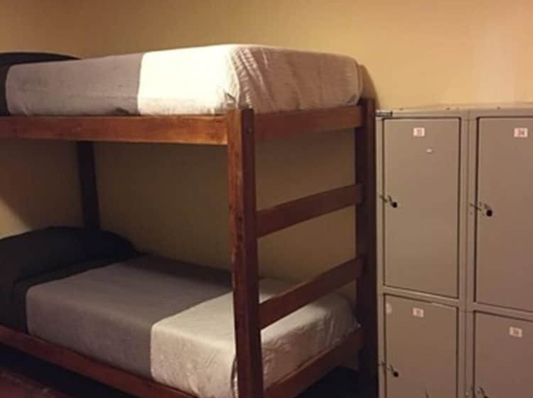 Кровать в Многоместном Номере с Общей Ванной, Calafate Hostel