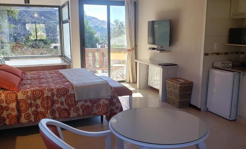 جناح, Aires Serranos   Suites