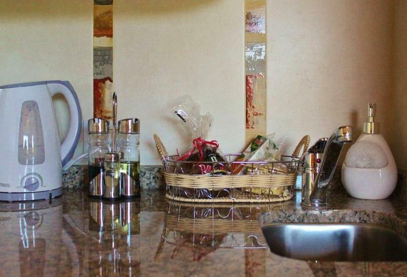 جناح, Aires Serranos   Suites