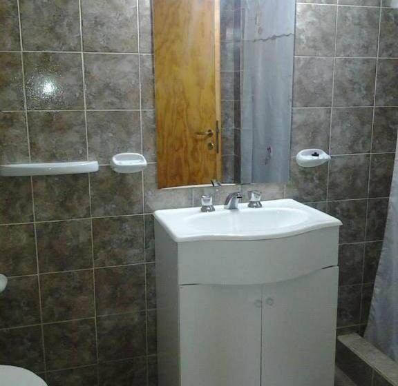 חדר סטנדרט לשלושה, Alihuen