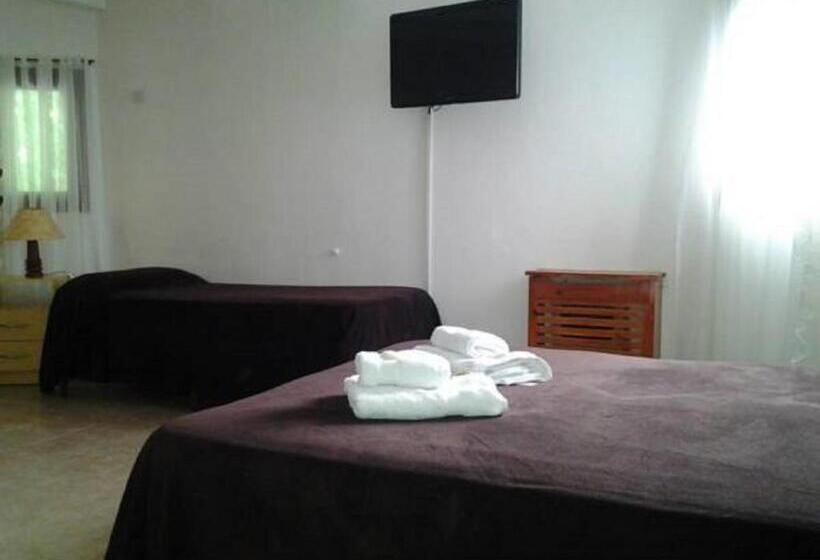 חדר סטנדרט לשלושה, Alihuen