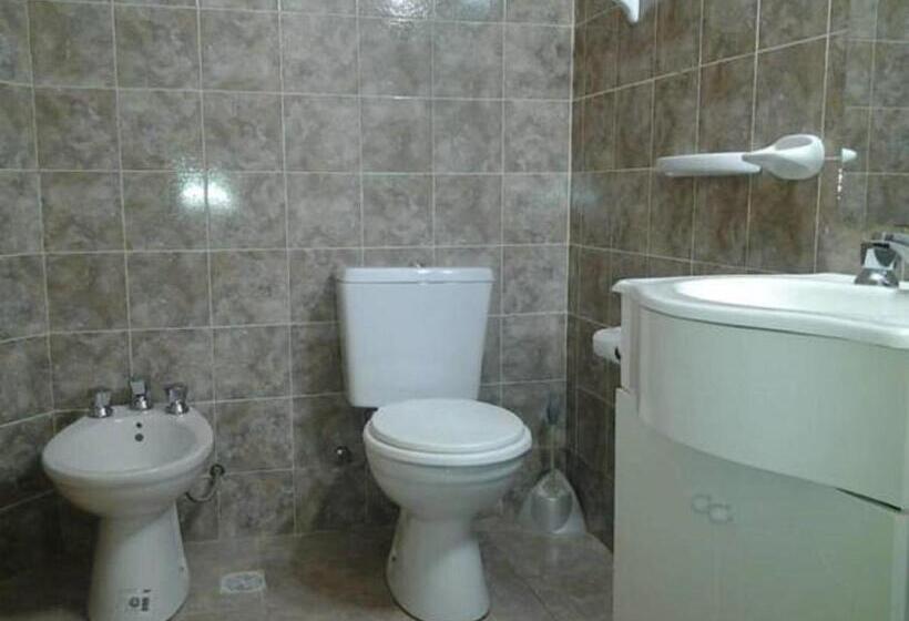 חדר סטנדרט לשלושה, Alihuen