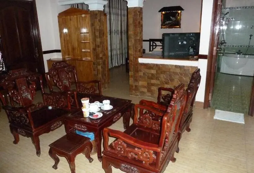 سوئیت با چشمانداز رودخانه, Ca Ty