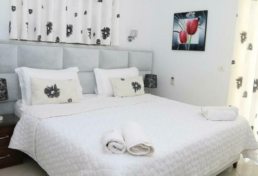 اتاق استاندارد با بالکن, Ceko