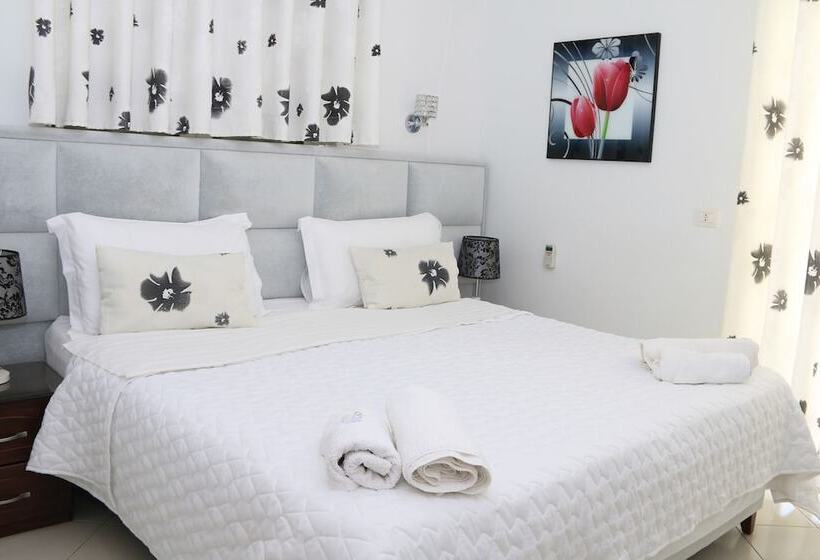 اتاق استاندارد با بالکن, Ceko