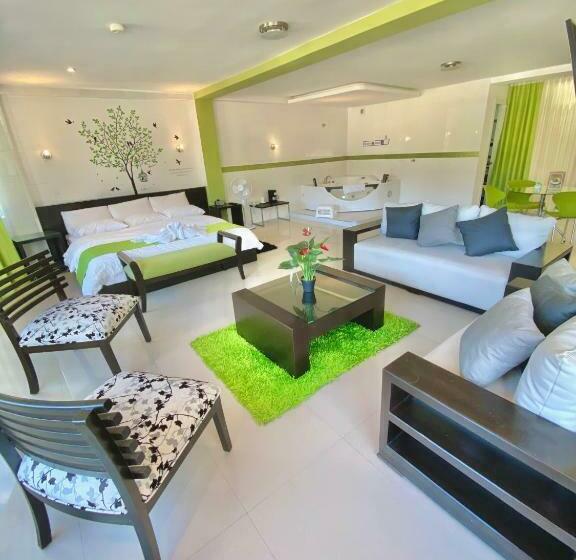 带大床的套房, Destiny