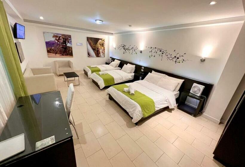 四人高级间, Destiny