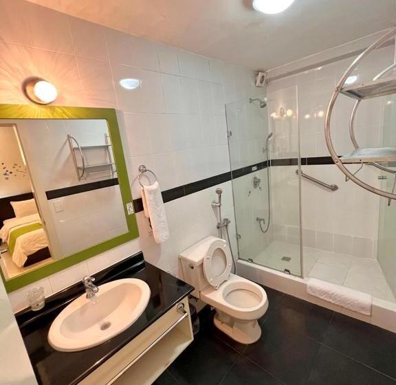 四人标准间, Destiny