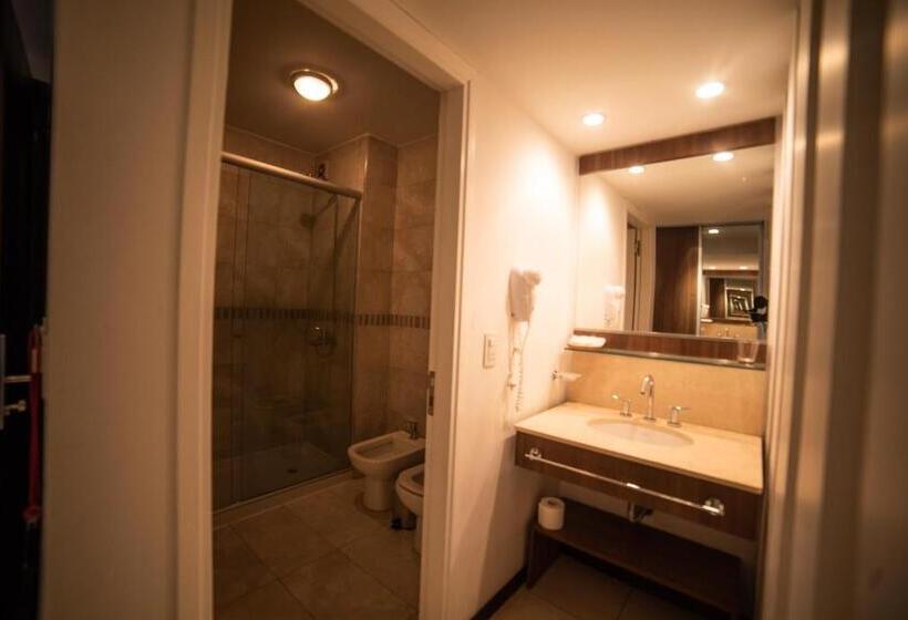 اتاق ساده سه‌ نفره, Estilo Mb  Villa Carlos Paz