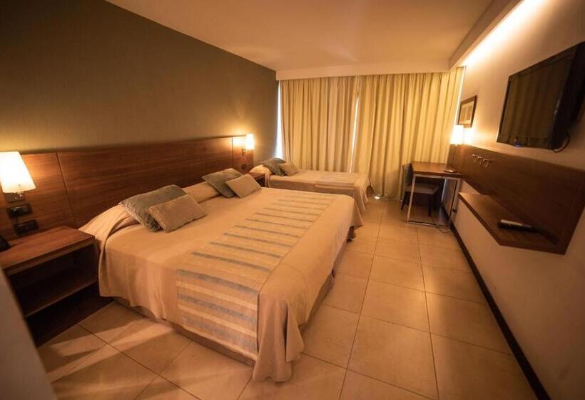 اتاق ساده سه‌ نفره, Estilo Mb  Villa Carlos Paz