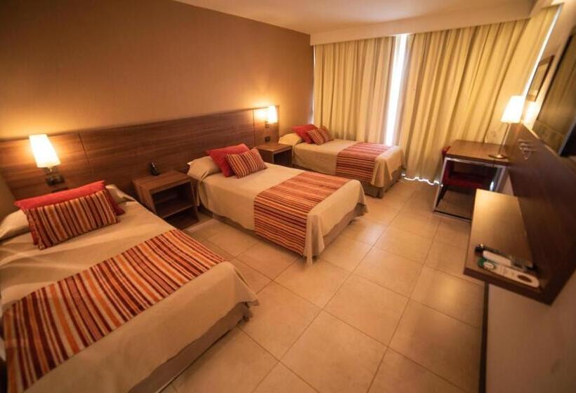 اتاق ساده سه‌ نفره, Estilo Mb  Villa Carlos Paz