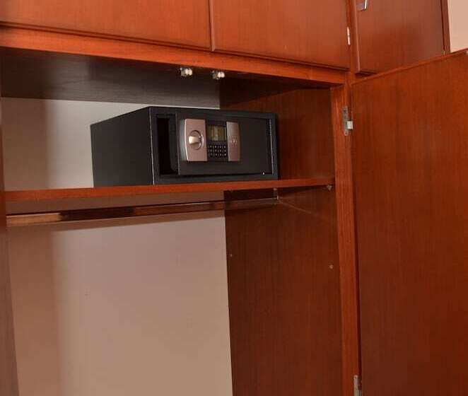 이그제큐티브 룸, Realnoa