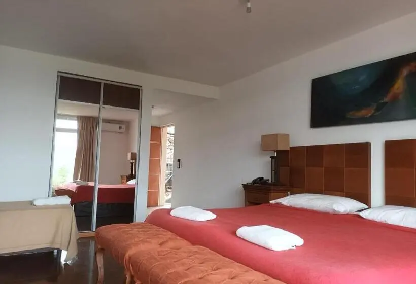 スーペリアの4人部屋, Tagore Suites