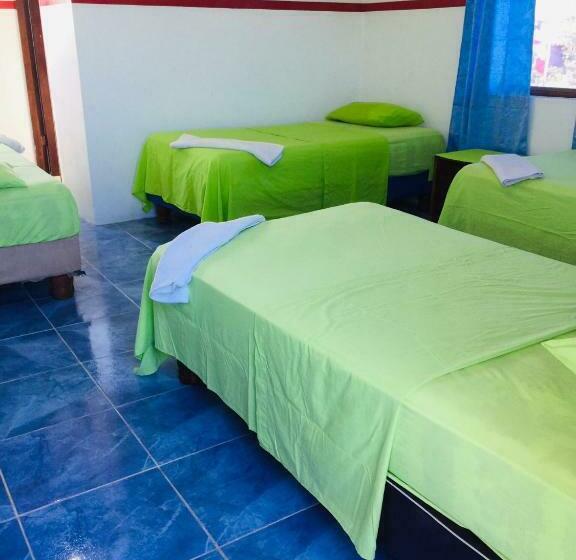 اتاق استاندارد سه نفره, Posada Del Caminante