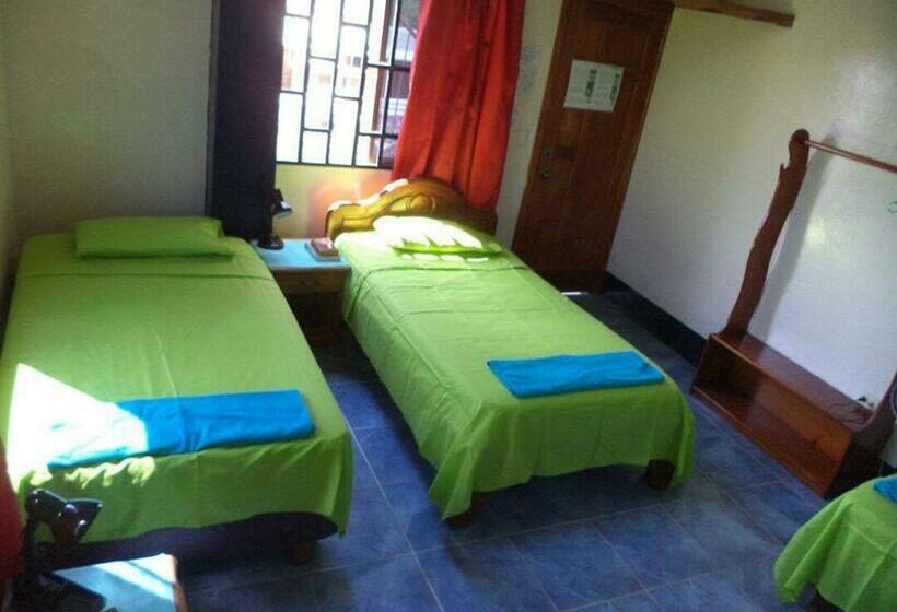 سرير فى غرفة مشتركه, Posada Del Caminante