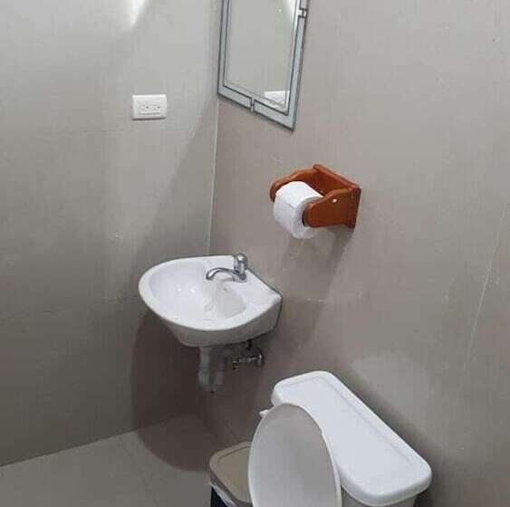 تختخواب در اتاق مشترک, Posada Del Caminante