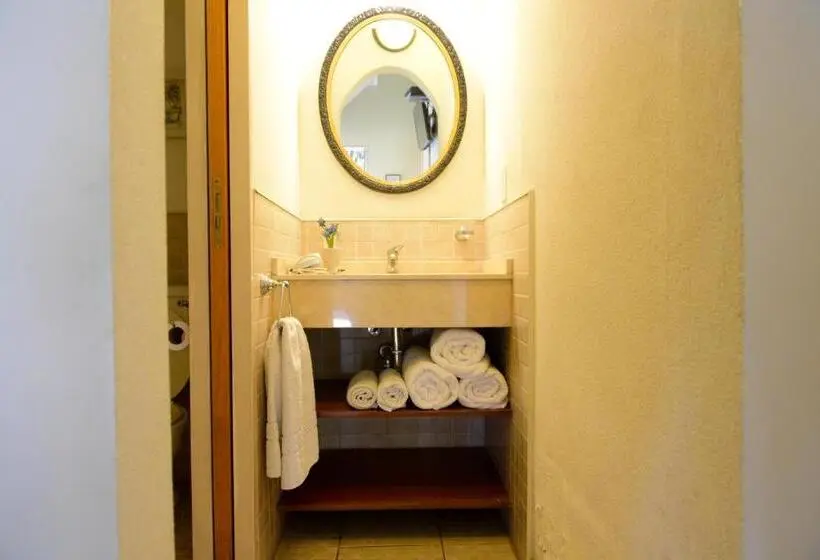スタンダード4人部屋, Bernie S Bed & Breakfast , A 3 Kilometros Del Aerop Ezeiza, Van ,in Out, Free Ezeiza Airport