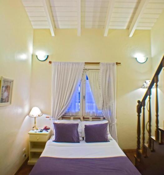 חדר סטנדרט לארבעה, Bernie S Bed & Breakfast , A 3 Kilometros Del Aerop Ezeiza, Van ,in Out, Free Ezeiza Airport