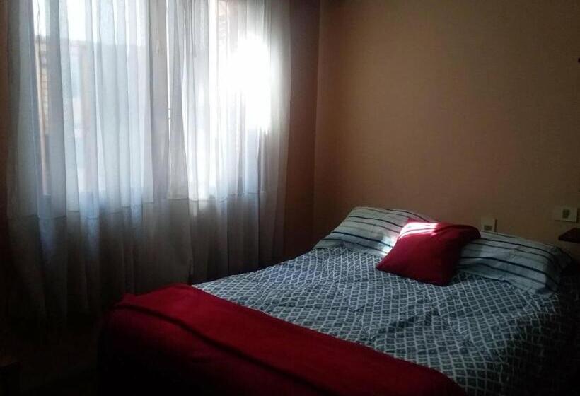 חדר משפחתי, Hostel De Los Artistas