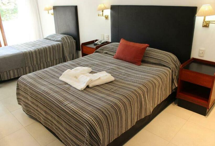 غرفة كلاسيكية ثلاثية, Arenas