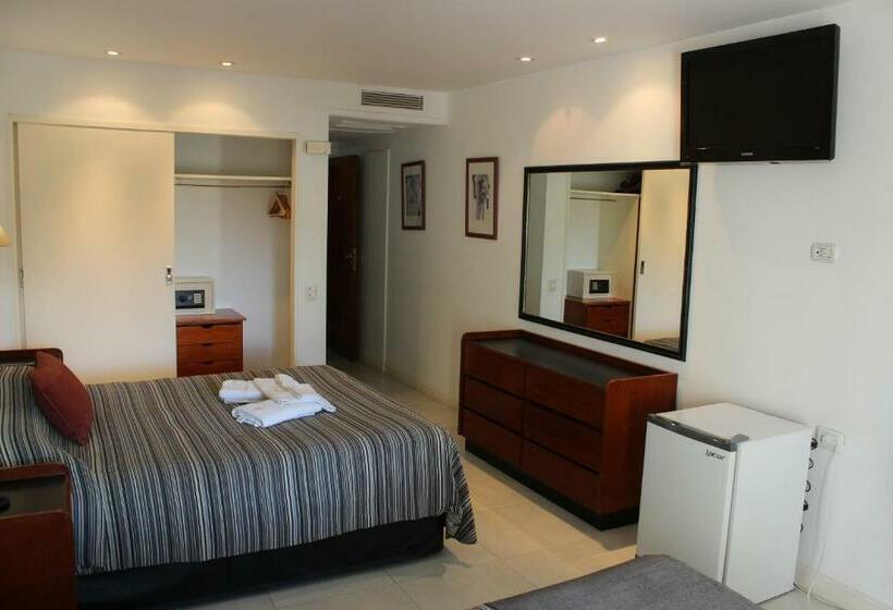 غرفة كلاسيكية ثلاثية, Arenas