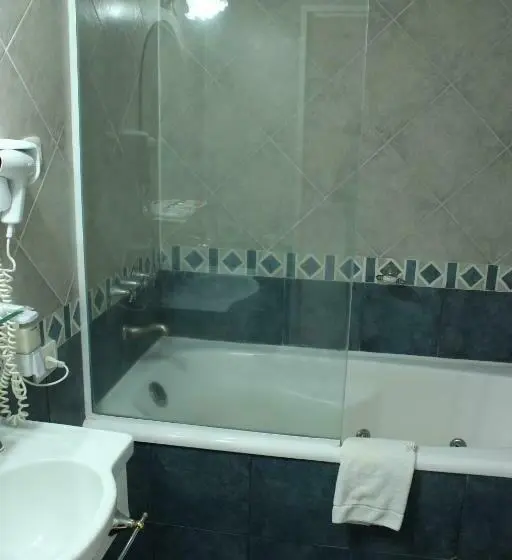 اتاق کلاسیک سه تخته, Arenas