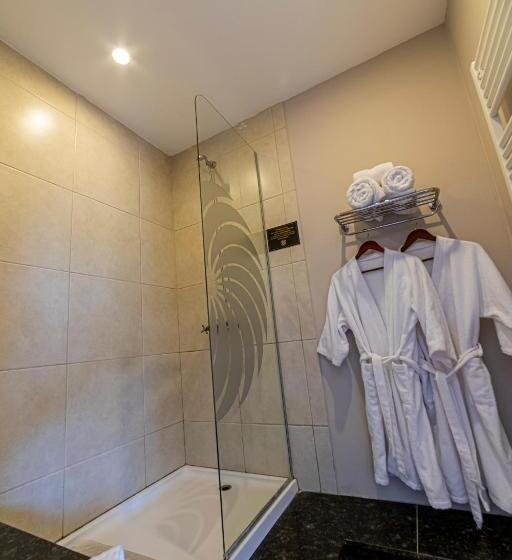 جناح, Chaglasian Wine & Suites