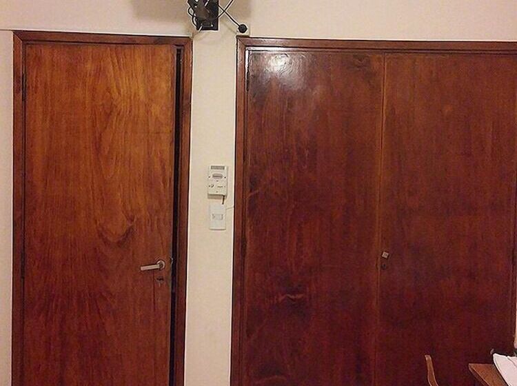 四人标准间, Europa