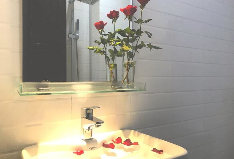 اتاق لوکس, Laurel