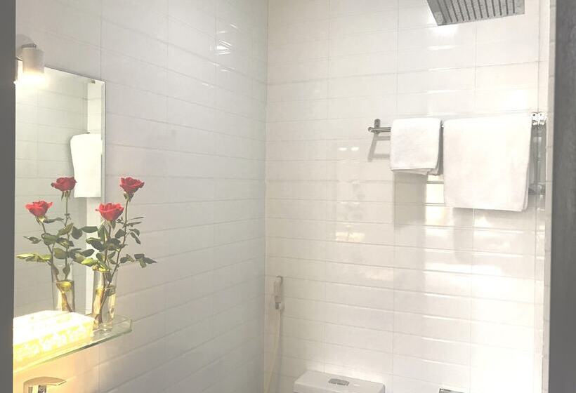 اتاق لوکس, Laurel