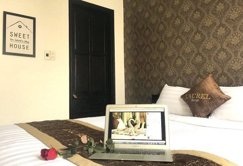 اتاق لوکس, Laurel