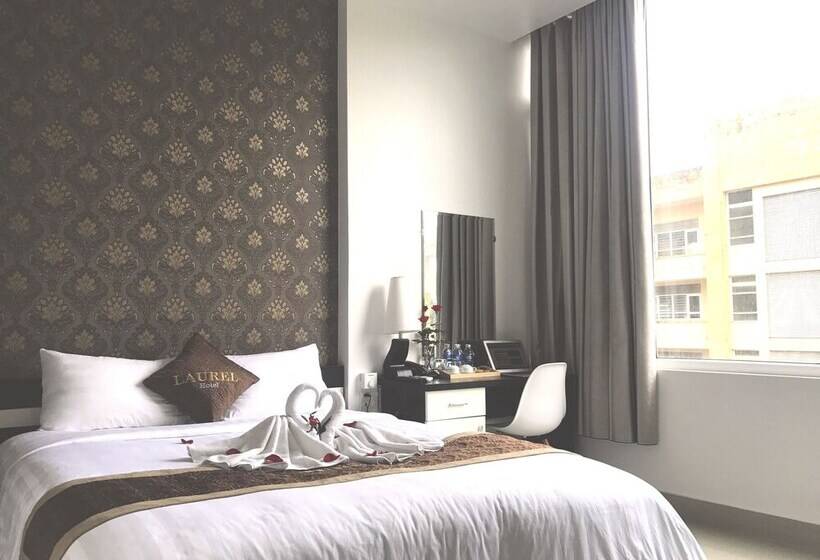 اتاق لوکس, Laurel