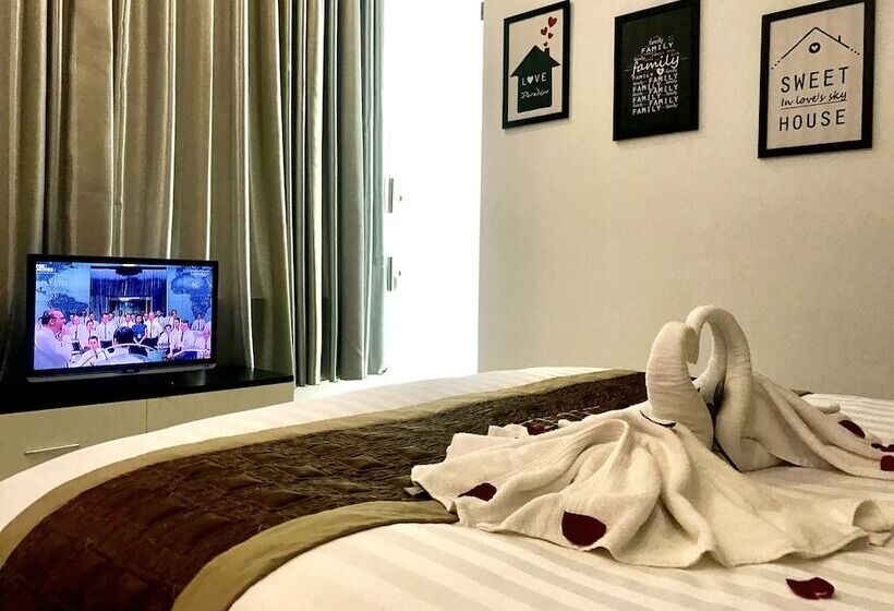 اتاق لوکس, Laurel